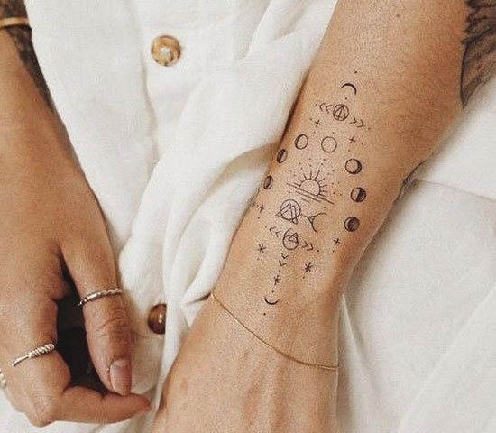 從容自信的手臂外側刺青是很多人選擇刺青位置的首選之一。